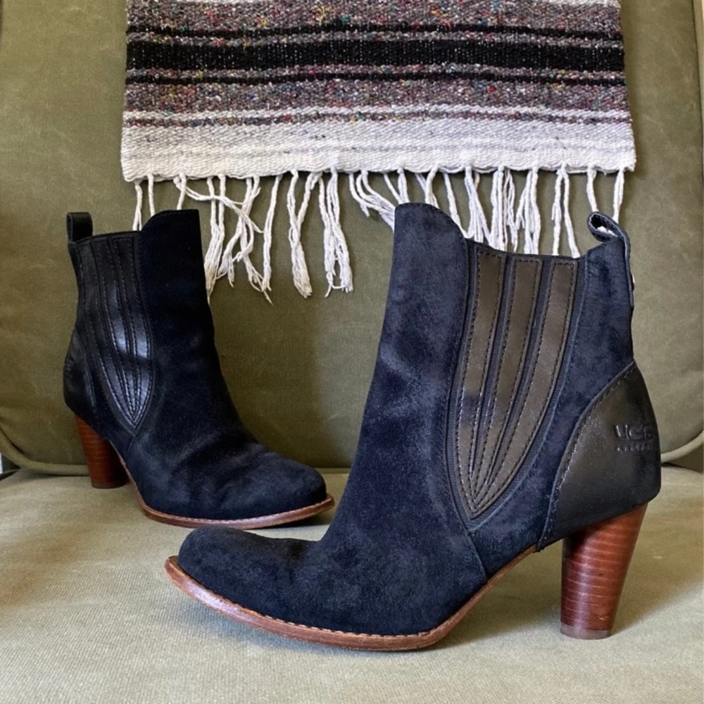 [UGG] "Oliviya" Black Suede Boot